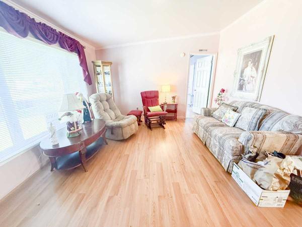 1992 Virginia Homes Radisson Manufactured Home