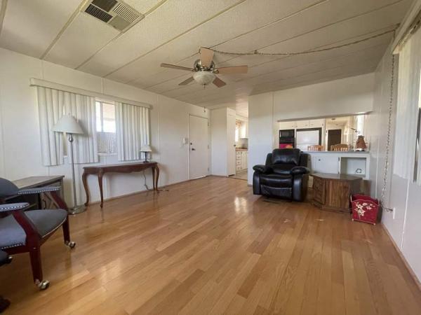 1975 Hillcrest Manufactured Home