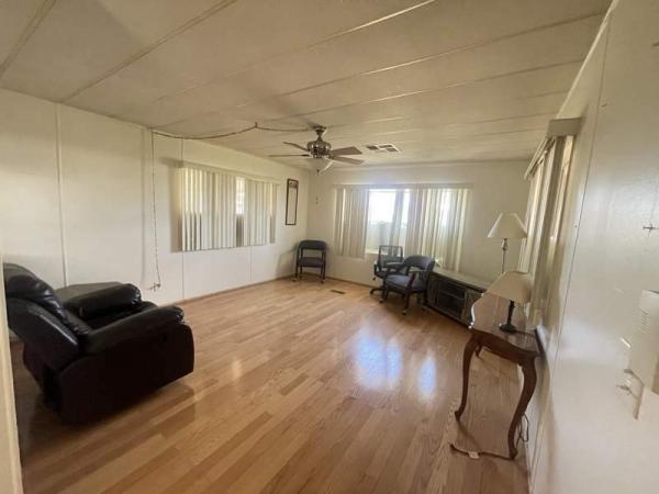 1975 Hillcrest Manufactured Home