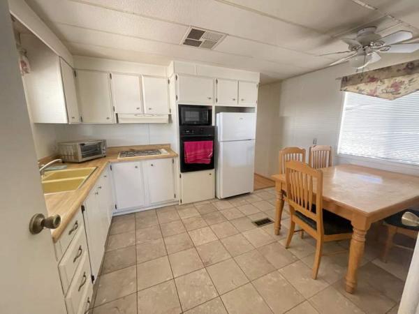 1975 Hillcrest Manufactured Home
