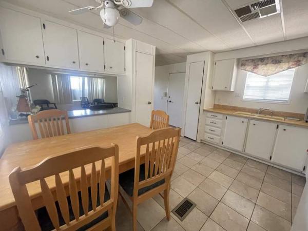 1975 Hillcrest Manufactured Home