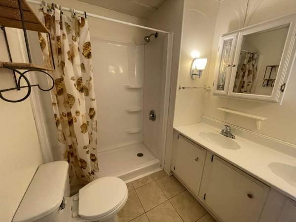 1975 Hillcrest Manufactured Home