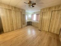 1975 Hillcrest Manufactured Home