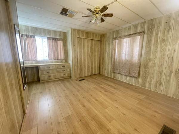 1975 Hillcrest Manufactured Home