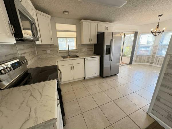 1990 FLEE Manufactured Home