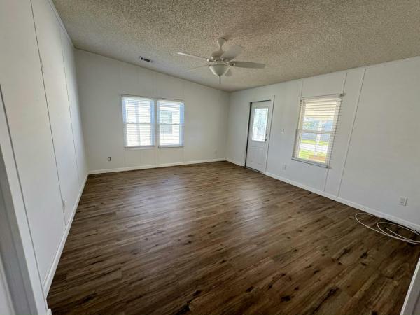1990 FLEE Manufactured Home