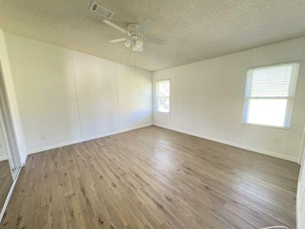 1990 FLEE Manufactured Home