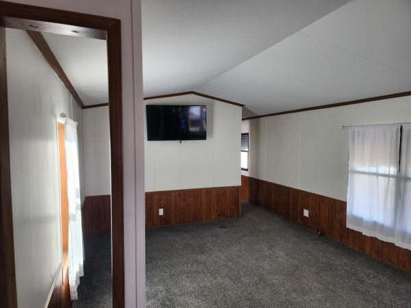 1987 Schult M228046 Mobile Home