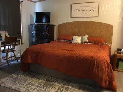 Photo 4 of 7 of home located at 25098 Oxford Woodhaven, MI 48183