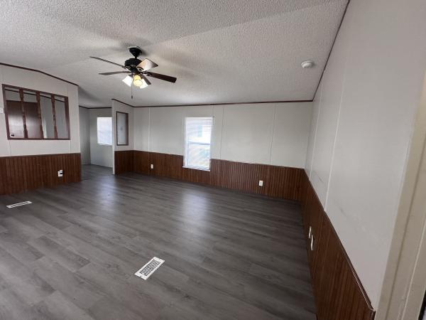 2004 1646276STG  Home