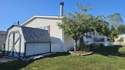 Photo 4 of 45 of home located at 29403 Wedgewood Flat Rock, MI 48134