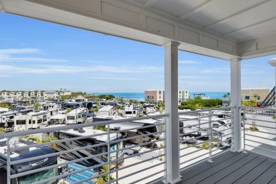 Photo 2 of 9 of home located at 155 Paradise Way Islamorada, FL 33036