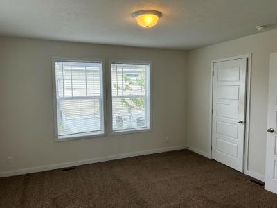 Photo 3 of 6 of home located at 25193 Oxford Woodhaven, MI 48183