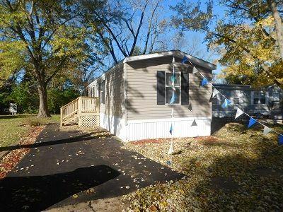 Mobile Home at 3462 Royal Drive Lot 3462Rd Peoria, IL 61604