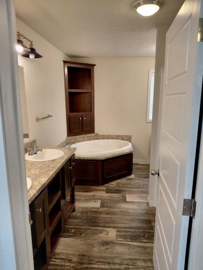 Mobile Home at 1884 Parklawn Ypsilanti, MI 48198