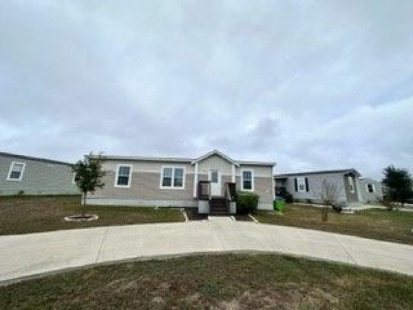 Photo 1 of 2 of home located at 7151 Woodlake Pkwy #071 San Antonio, TX 78218