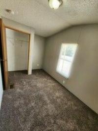 2005 American Homestar Corp Oak Creek Anniversary Mobile Home