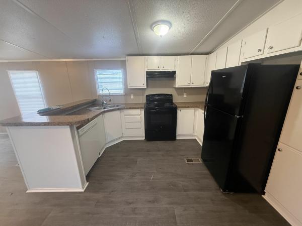 2000 Clayton Homes Inc Mobile Home For Sale