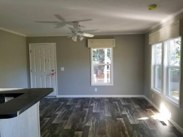 2021 Clayton Homes Inc Community Series Mobile Home