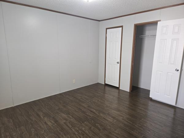 2018 LONESTAR 166432F  Home