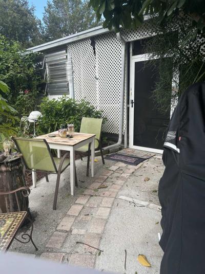 Photo 4 of 5 of home located at 601 East Bay Oaks Largo, FL 33771