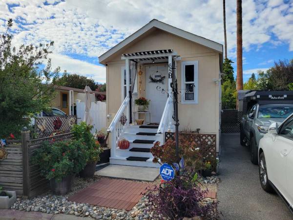 2012 Silvercrest Equity Lifestyle  Manufactured Home