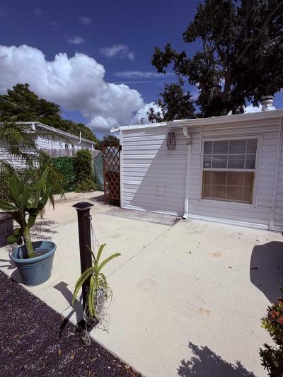 Photo 2 of 23 of home located at 42 West Oak St Osprey, FL 34229