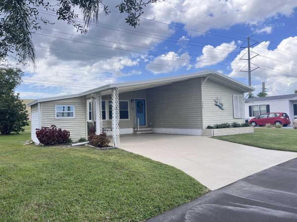 Photo 1 of 2 of home located at 5722 Axminster Drive Sarasota, FL 34241