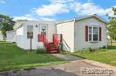Mobile Home at 325 Yorkshire Newport, MI 48166