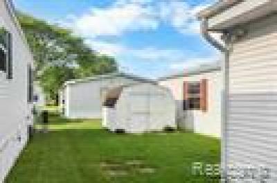 Photo 3 of 13 of home located at 325 Yorkshire Newport, MI 48166