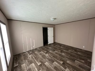 Photo 5 of 9 of home located at 875 Lock 5 Rd Roundhill, KY 42275