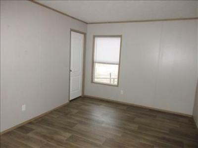 Photo 5 of 16 of home located at 13653 Airline Hwy Gonzales, LA 70737