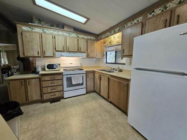 1983 SILVERCREST SILVERWOOD Manufactured Home
