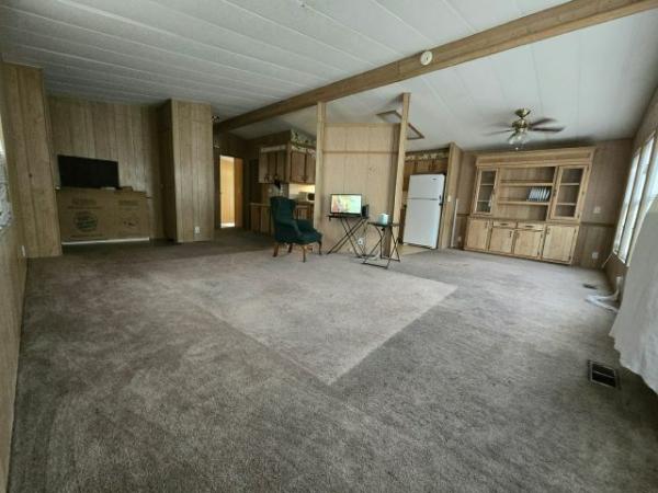 1983 SILVERCREST SILVERWOOD Manufactured Home