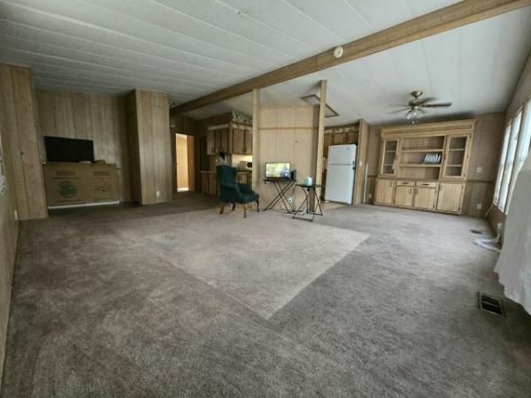 1983 SILVERCREST SILVERWOOD Manufactured Home