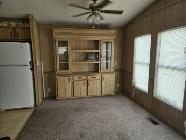 1983 SILVERCREST SILVERWOOD Manufactured Home