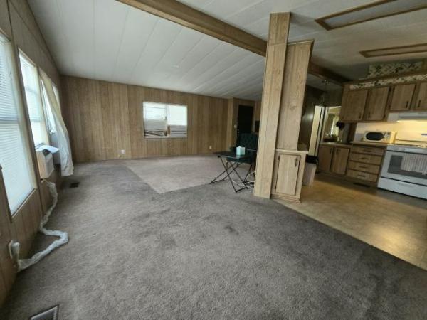 1983 SILVERCREST SILVERWOOD Manufactured Home