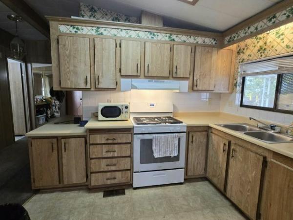 1983 SILVERCREST SILVERWOOD Manufactured Home