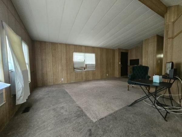 1983 SILVERCREST SILVERWOOD Manufactured Home