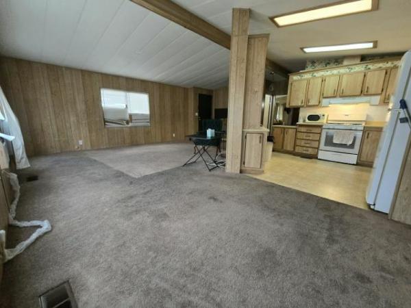 1983 SILVERCREST SILVERWOOD Manufactured Home
