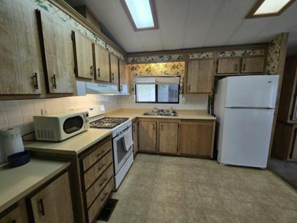 1983 SILVERCREST SILVERWOOD Manufactured Home