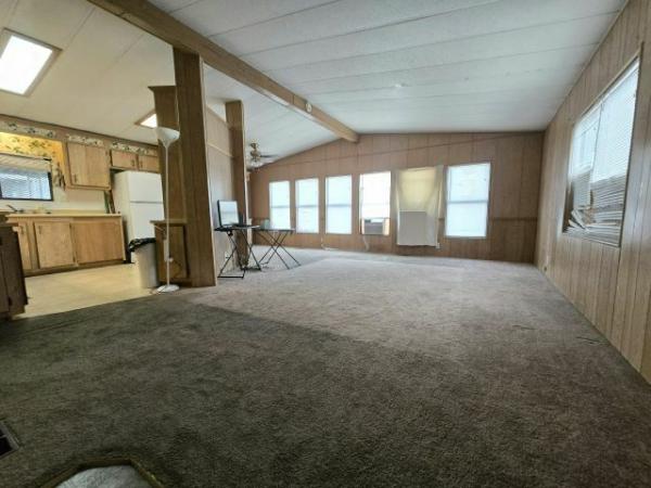 1983 SILVERCREST SILVERWOOD Manufactured Home