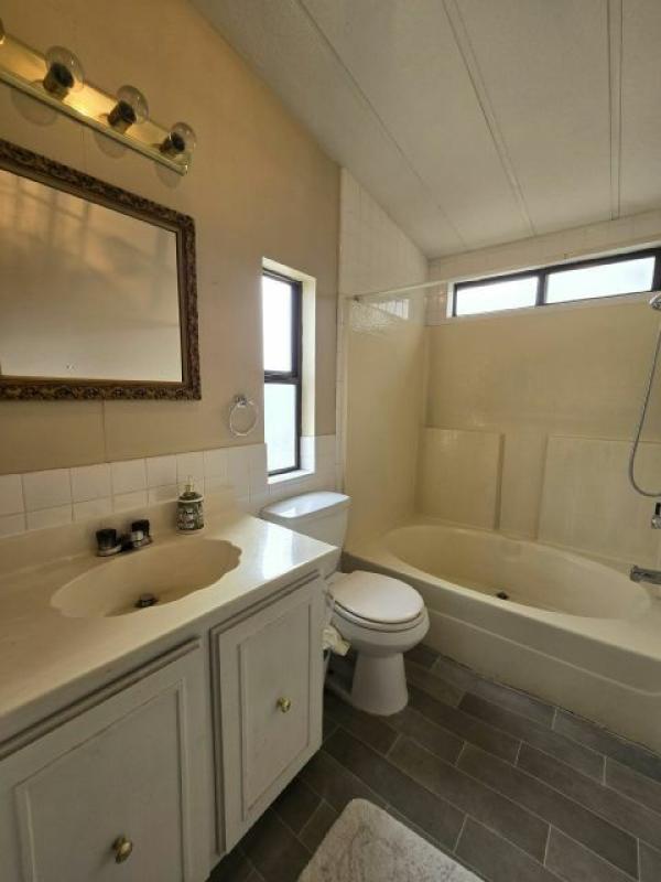1983 SILVERCREST SILVERWOOD Manufactured Home