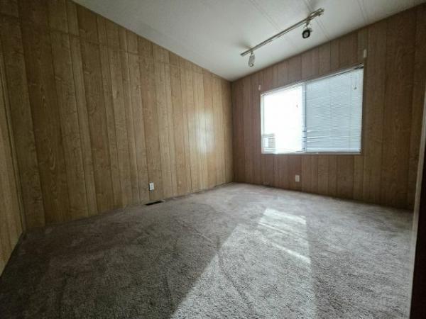 1983 SILVERCREST SILVERWOOD Manufactured Home