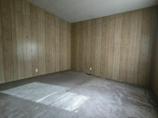 1983 SILVERCREST SILVERWOOD Manufactured Home