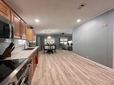 Photo 5 of 14 of home located at 403 Keuka Drive Auburndale, FL 33823