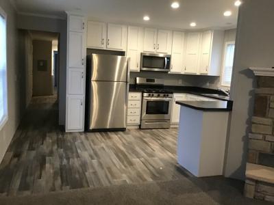 Photo 4 of 7 of home located at 302 West Hillsdale Holland, OH 43528