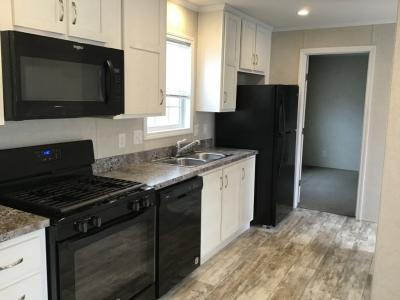 Mobile Home at 305 East Hillsdale Holland, OH 43528