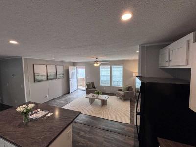 Photo 3 of 9 of home located at 21323 Lakeview Dr., #18 Warrenton, MO 63383