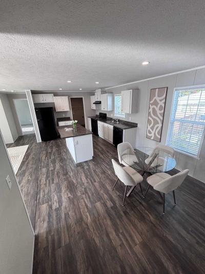 Photo 4 of 9 of home located at 21323 Lakeview Dr., #18 Warrenton, MO 63383